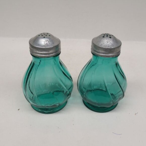 Jeannette Depression Glass Ultramarine SWIRL Salt and Pepper Shakers, Pair - Picture 1 of 4